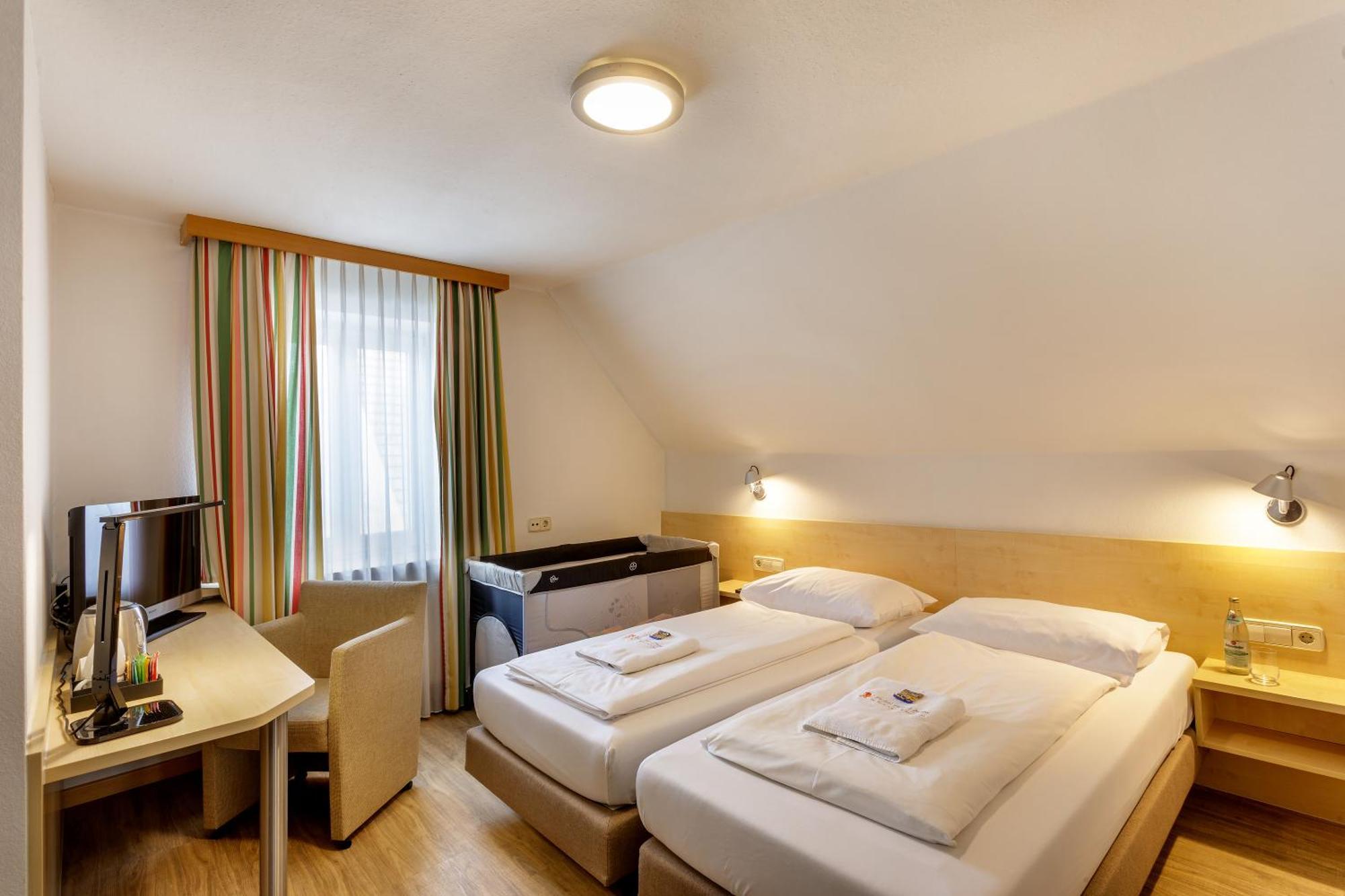 Hotel Zum Loewen Weißenhorn Zewnętrze zdjęcie