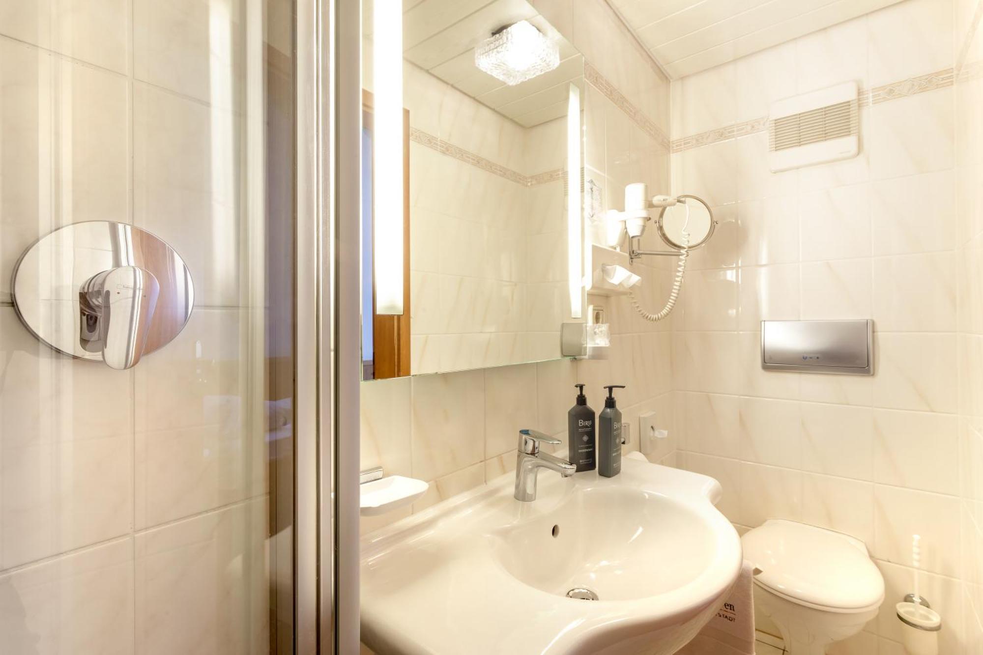 Hotel Zum Loewen Weißenhorn Zewnętrze zdjęcie