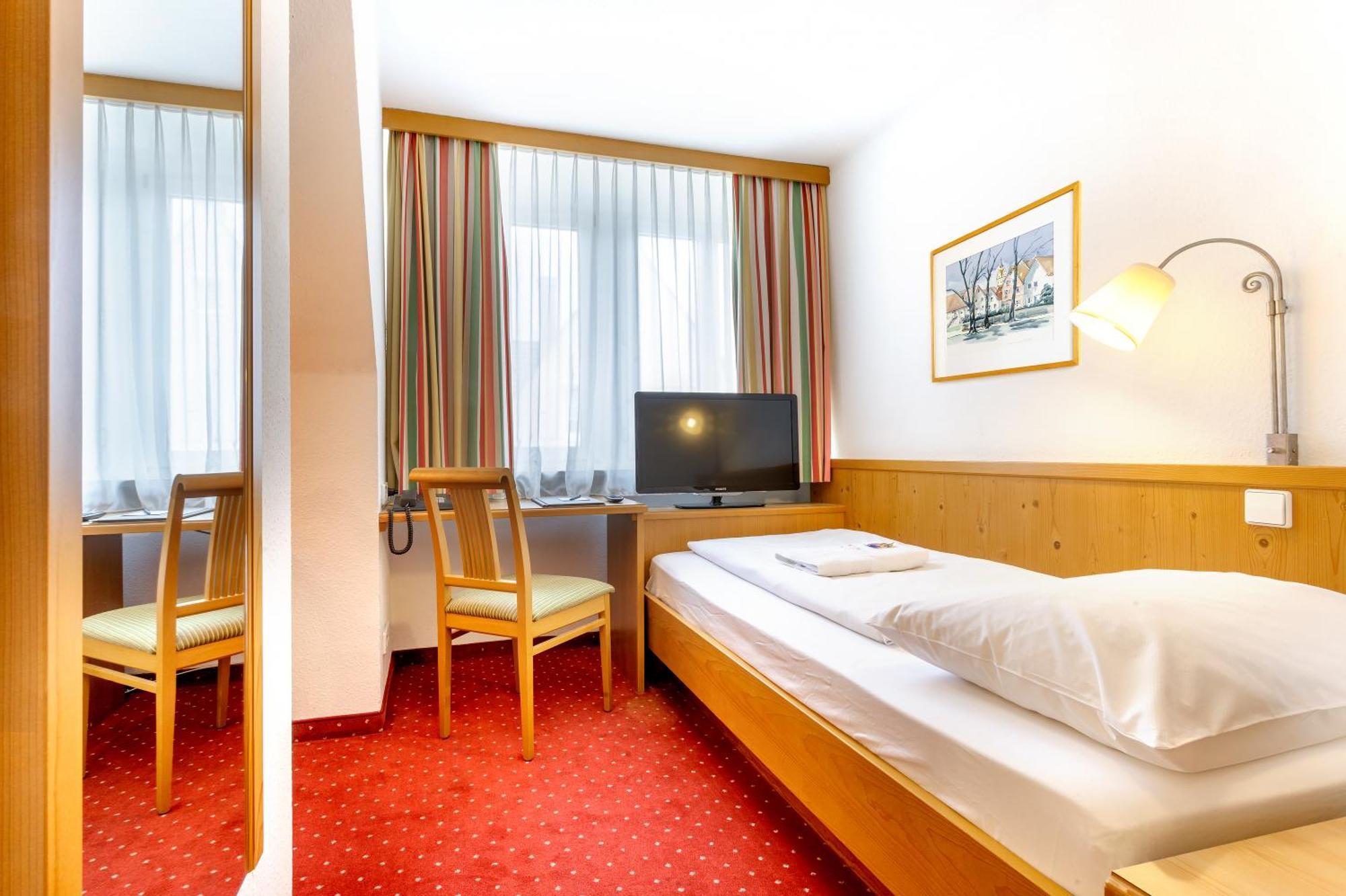 Hotel Zum Loewen Weißenhorn Zewnętrze zdjęcie